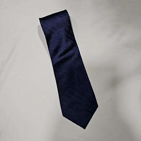 Chaps Men's Navy Blue Necktie 👔 - Picture 4 of 7